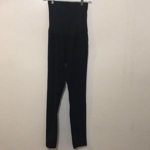 Motherhood Maternity pants w/ back pockets
